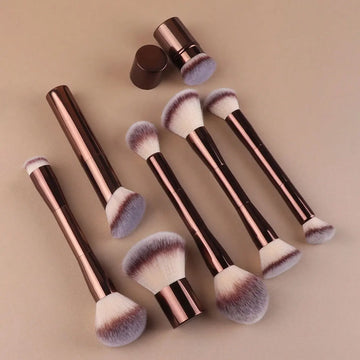 LUXEBLEND 7-Piece Makeup Brush Set β Where Elegance Meets Precision